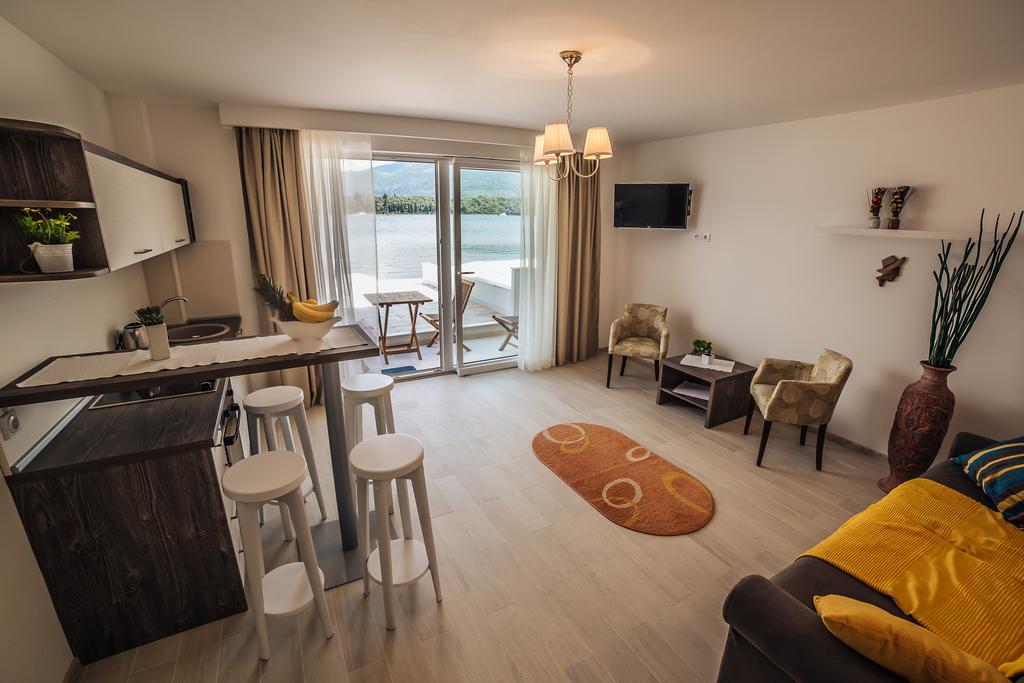 Apartments Harmonia Tivat Extérieur photo